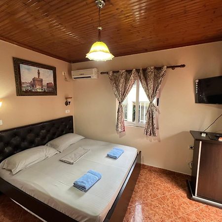 Apartment Donend Berat Luaran gambar